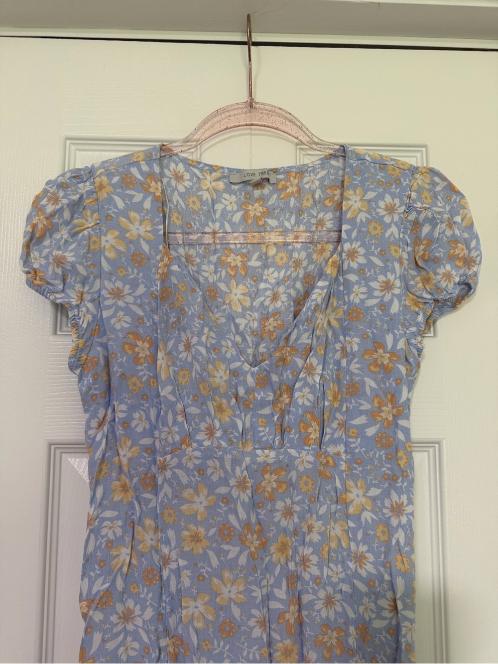 Love Tree Light Blue Floral V-Neck Puff Sleeve Blouse